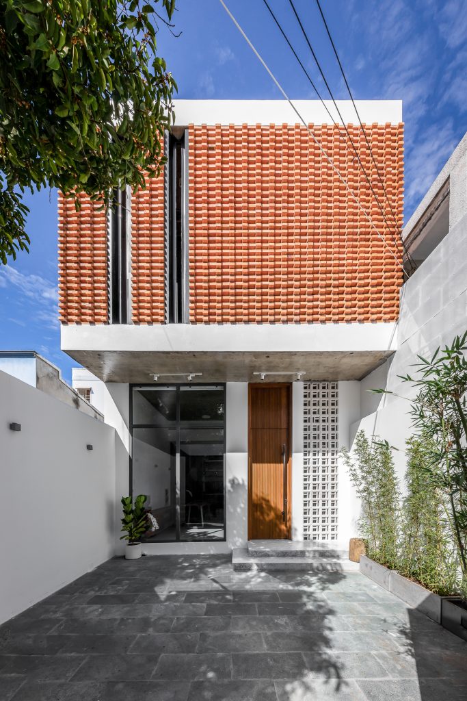 NT’s Habitat – Ngôi nhà phố thu hút với thiết kế thô mộc | Flex.atelier