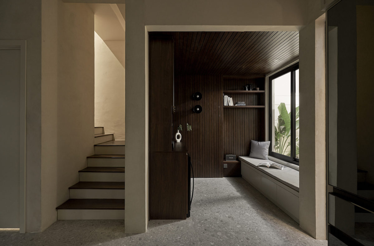 Những đường nét đơn giản, trầm lặng và vững chãi bên trong không gian nội thất Ninesouth Villa