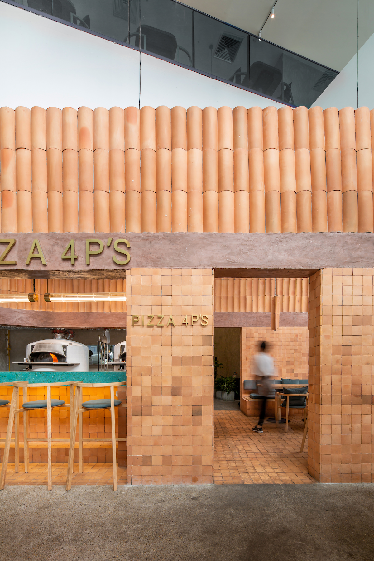 Nhà hàng Pizza 4P’s thứ 23 lấy cảm hứng từ những con ngõ Hà Nội