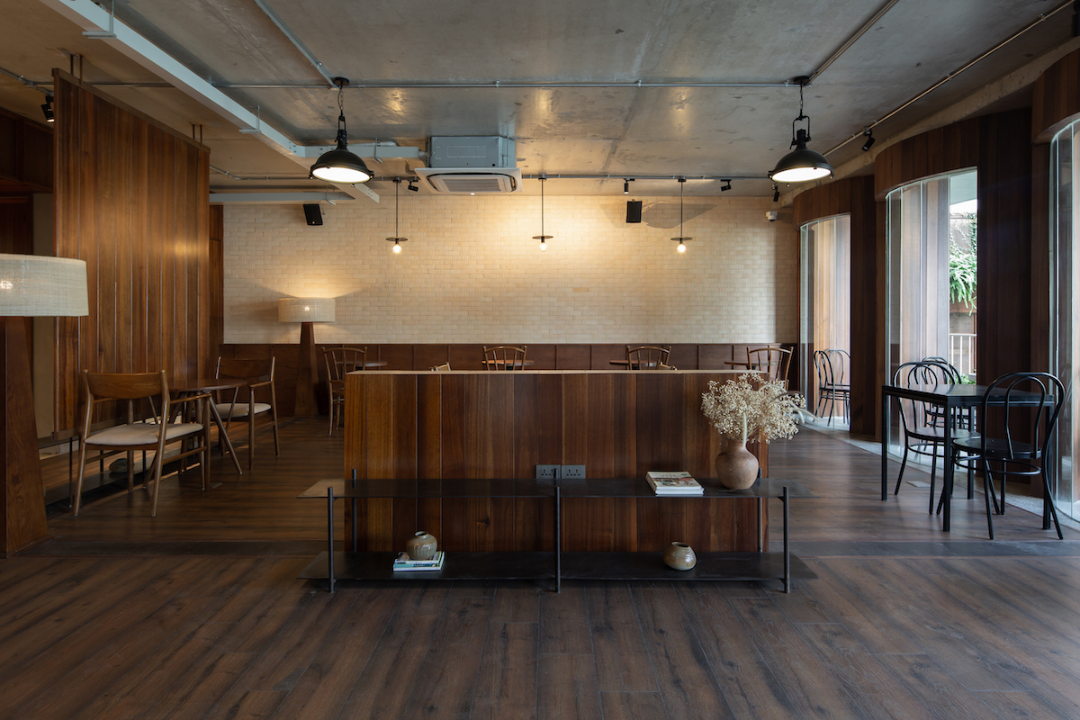 Tính tương phản và tương đồng giữa nội thất & kiến trúc bên trong không gian quán Coffee độc đáo