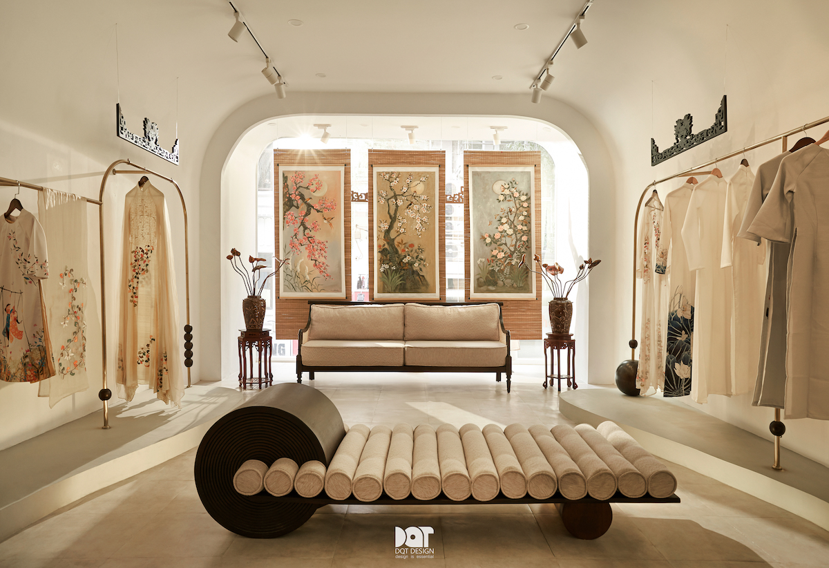 Vẻ đẹp giao thoa phong cách Á Đông và nét đẹp sang trọng bên trong Showroom áo dài của nàng hậu