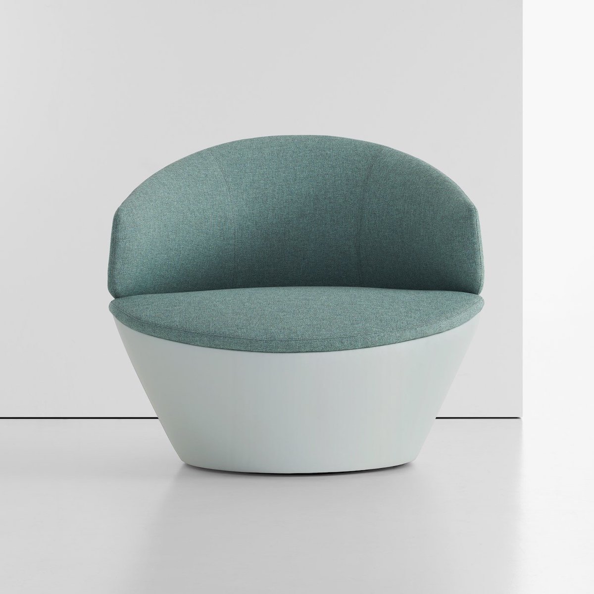 Khi con quay thân thuộc hóa chiếc ghế xoay | Bernhardt Design - Luca Nichetto