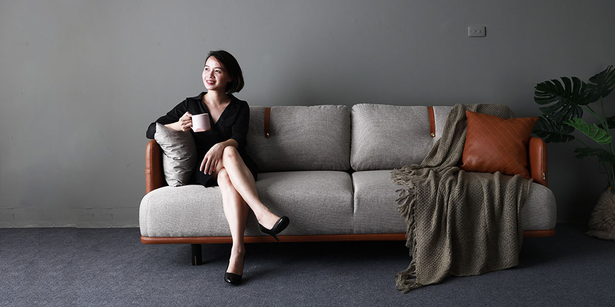 Nhà thiết kế vẽ ghế hoàng hậu