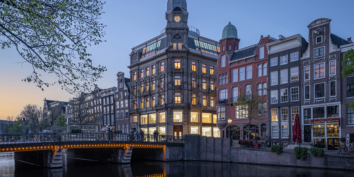 NIO House Amsterdam: Hành trình đầy màu sắc từ mặt đất lên bầu trời | MVRDV